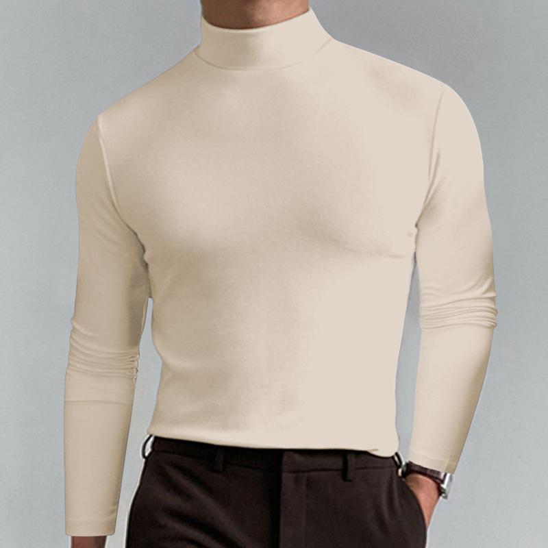 Maglie a maniche lunghe a collo alto di uomini casuali