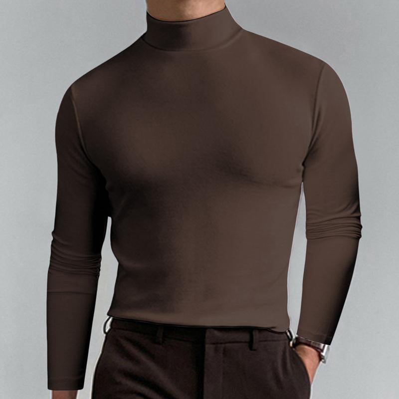 Maglie a maniche lunghe a collo alto di uomini casuali
